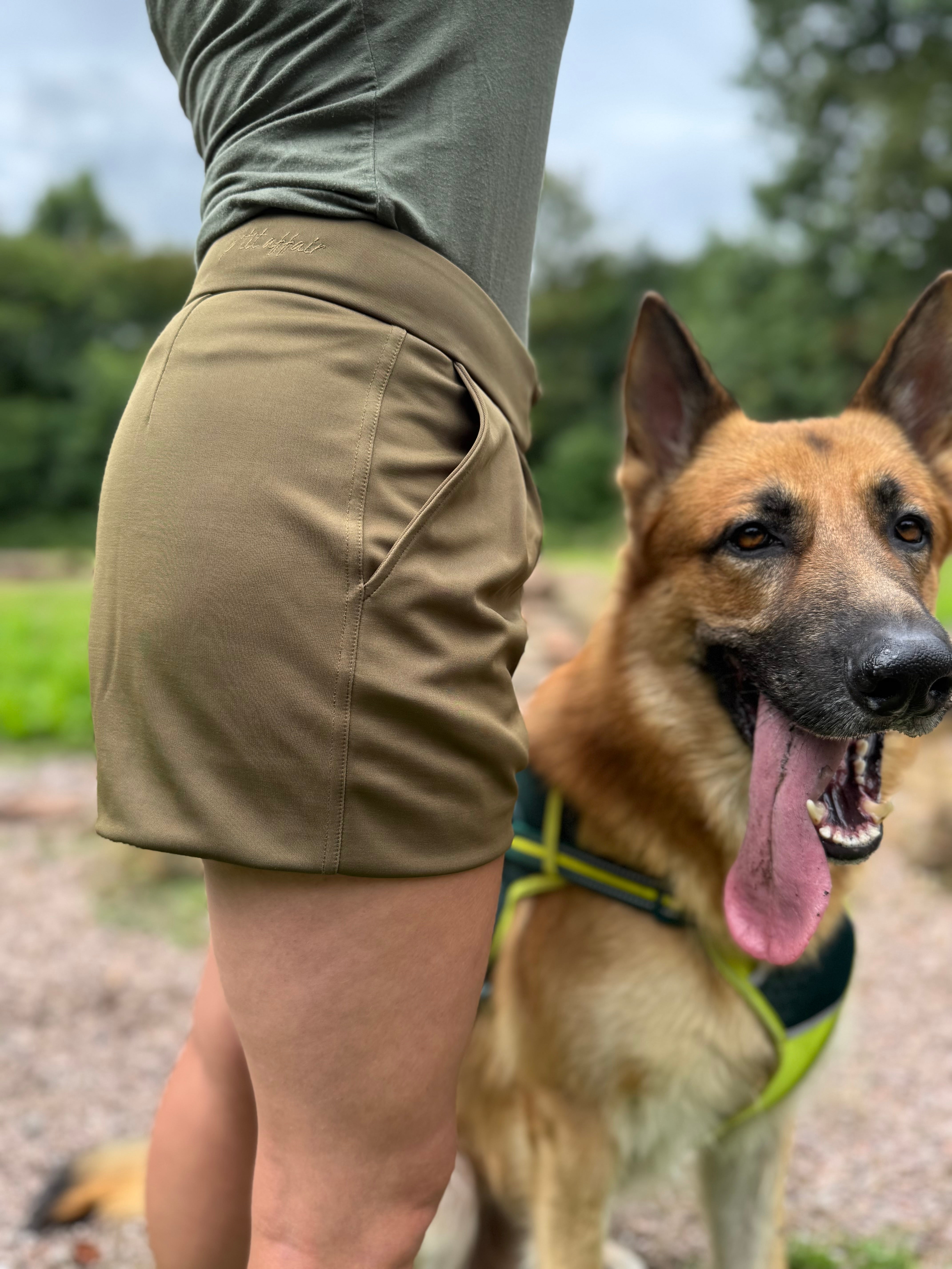 Mariana Tailored Shorts in Olive Green