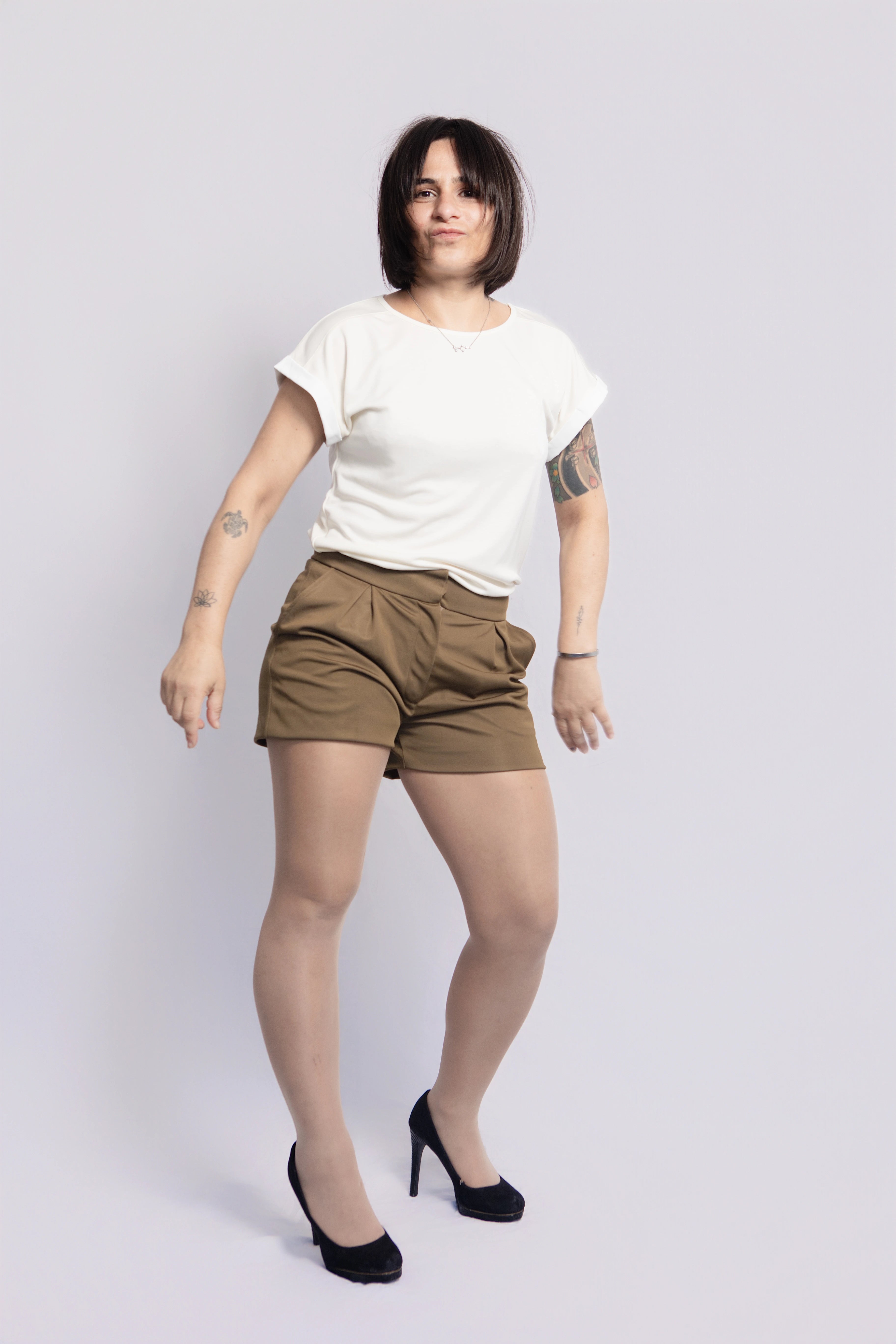 Mariana Tailored Shorts in Olive Green